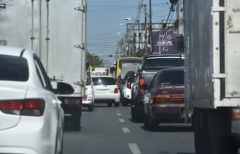 Nuevos cruces semafóricos sobre avenida Eusebio Ayala generan caos en el ingreso a la capital.