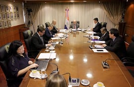 Maria Carolina Llanes, Alberto Martínez Simón, Eugenio Jiménez Rolon, Luis María Benitez Riera, Cesar Diesel, Víctor Ríos, Manuel Ramírez Candia y Gustavo Santander, miembros de la Corte Suprema.