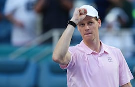 El italiano Jannik Sinner eliminó este martes al estadounidense Alex Michelsen en los octavos de final del Abierto de Miami (Estados Unidos).