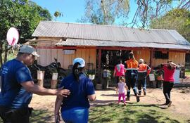 Funcionarios de la SEN y de otras instituciones siguen trabajando en el relevamiento de datos a las familias afectadas por el temporal