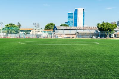 El partido del miércoles entre Independiente de Campo Grande y Tacuary será el primero sobre la nueva pista con empastado artificial del estadio Ricardo Grégor, que albergará partidos de la máxima categoría, con localía de Recoleta FC.