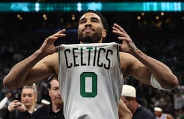 Jayson Tatum (28 años) sigue asombrando a la NBA con el nivel que está mostrando, a menos de un año de romperse el tendón de Aquiles.