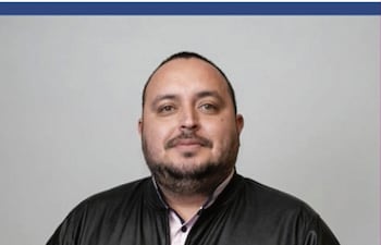 En julio de 2025, le imprimen un carnet de acceso a Mburuvicha Róga. Datos impresos coinciden con funciones asignadas
en 2023.