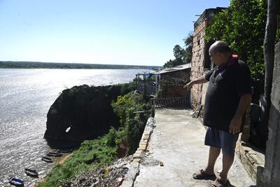 Vecinos muestran que no se hicieron las obras de reconstrucción del mirador Itá Pytã Punta.