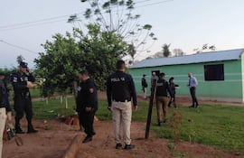Una de las viviendas allanadas por la comitiva fiscal-policíal en Yataity del Norte sobre el caso robo agrabado en grado de tentaiva a un camión blindado