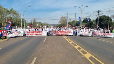 Médicos de Misiones se manifestaron en el cruce Santa María de Fe.