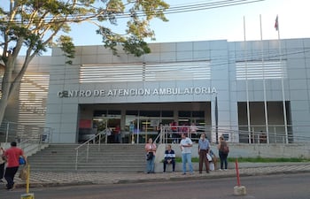 Fachada de Centro de Atención Ambulatoria del IPS - Central