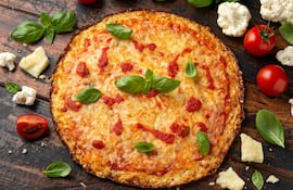 Pizza de costra de coliflor.