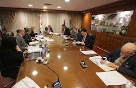 Los ministros de la Corte Suprema de Justicia en sesión: Carolina Llanes, César Diesel, Eugenio Jiménez, Luis Benítez, Alberto Martínez, Víctor Ríos, Manuel Ramírez, Gustavo Santander y César Garay.