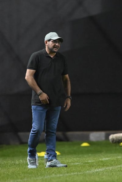 El entrenador de Recoleta FC, Jorge Osmar González Frutos (51 años), durante el duelo ante Nacional, por la decimocuarta ronda del Clausura 2026.