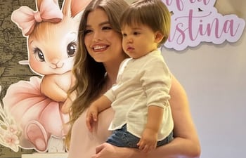 Daisy Lezcano está en la dulce espera de su segundo hijo. Acá la vemos con Mauricio Jesús en brazos.