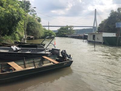 Con la crecida, el río Paraná inundó la base naval del barrio Tres Fronteras de Presidente Franco.
