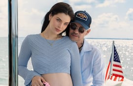 Nadia Ferreira y Marc Anthony con esta tierna postal confirmaron que una niña está en camino.