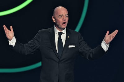 El presidente italiano de la FIFA, Gianni Infantino, habla en el escenario durante el sorteo de la Copa Mundial de la FIFA 2026.
