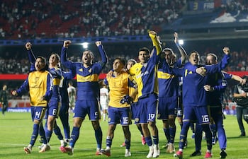 Boca Juniors players acknowledge their fans at the end of the Copa Sudamericana quarter-final second leg football match between Brazil's Sao Paulo and Argentina's Boca Juniors at the Morumbi stadium in Sao Paulo, Brazil on September 15, 2026. (Photo by Miguel SCHINCARIOL / AFP)
