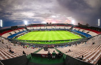 El estadio Defensores del Chaco albergará el duelo entre Nacional y Cerro Porteño, por la decimosexta ronda del torneo Apertura 2026.