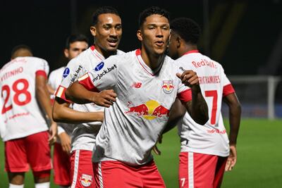 Bragantino goleó a Tacuary y se quedó con el primer lugar del grupo