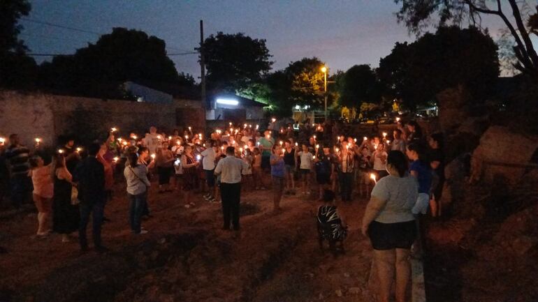 Cerca de 100 personas se reunieron para clamar por la aparición del cuerpo del pequeño Tobías Suárez.