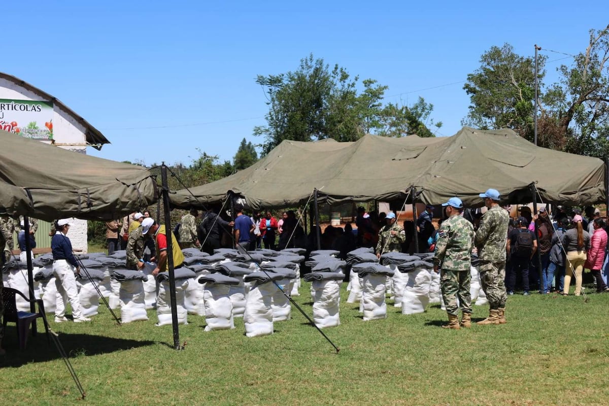 Yhú: Ministerio de Defensa verifica refacciones de viviendas y entrega kits de alimentos Yhú: Ministerio de Defensa verifica refacciones de viviendas y entrega kits de alimentos