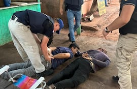 Dos hombres fueron detenidos durante operativos en San Pedro, en torno a la investigación del crimen del empresario pakistaní en Capiatá.