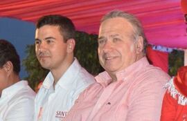 Óscar González Daher, en una imagen de archivo con el presidente Santiago Peña durante su primera campaña para llegar a la presidencia.