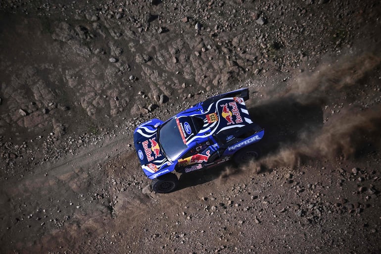 Carlos Sainz y Lucas Cruz se ubicaron en el séptimo lugar de la clasificación en coches.