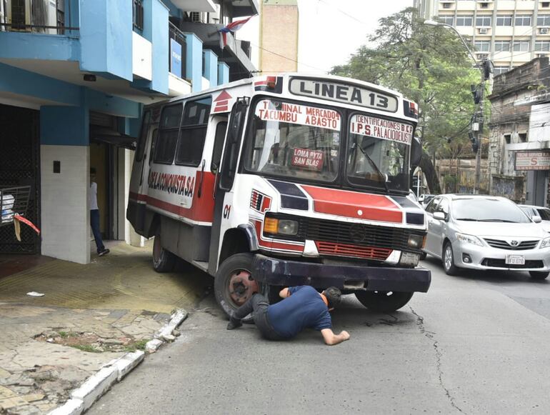 Buses chatarras en Asunción