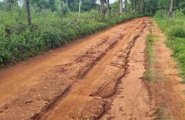 Vecinos de Ysypo e Ysypo Potrero denuncian el abandono de las autoridades y exigen reparaciones reales ante el grave deterioro de los caminos vecinales en San Miguel.