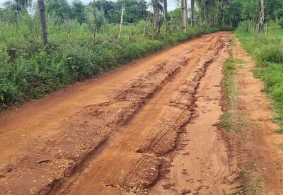 Vecinos de Ysypo e Ysypo Potrero denuncian el abandono de las autoridades y exigen reparaciones reales ante el grave deterioro de los caminos vecinales en San Miguel.