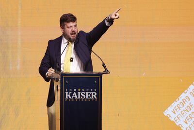El candidato presidencial libertario, Johannes Kaiser, habla en un acto de campaña, en Santiago (Chile).