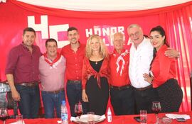 En la última visita de Santiago Peña como candidato, Carlos Buker fue el anfitrión. Junto a Peña estuvieron Pedro Alliana y Horacio Cartes. Este último valoró en varias ocasiones el proyecto de Buker.