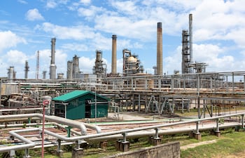 La escalada de tensiones en el estrecho de Ormuz por la guerra entre Irán, Estados Unidos e Israel repercute mucho más allá del golfo Pérsico, acelerando los esfuerzos de Trinidad y Tobago para reactivar una importante refinería y consolidarse como un centro energético regional. EFE/ Andrea De Silva