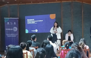 La Red de Mujeres del Sur realizó una audiencia pública con candidatas y candidatos a intendentes y concejales municipales de Ñeembucú, con el objetivo de presentar una agenda de propuestas para prevenir, atender y sancionar la violencia contra las mujeres.