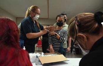 Diego Peralbo 05-04-2022 Locales
Vacunatorio en ABC COLOR