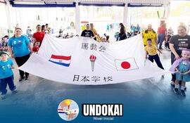 Presentación de la tradicional exhibición gimnástica de origen japonés “Undokai” entre los alumnos del Nihon Gakko.
