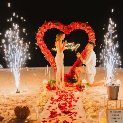 ¡Romántica postal! Wilder Viera pidiendo matrimonio a Amiri Oviedo.