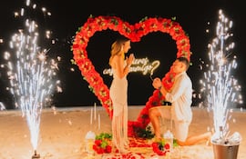 ¡Romántica postal! Wilder Viera pidiendo matrimonio a Amiri Oviedo.