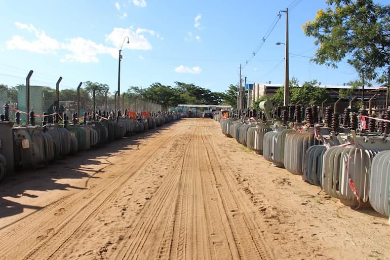 Transformadores en desuso de la ANDE.