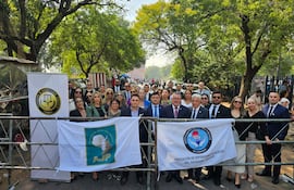 La asociación de Magistrados Judiciales del Paraguay (AMJP), con otros gremios del sector judicial están presentes. "Reforma si, atropello no" es el reclamo.