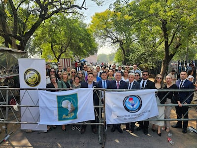 La asociación de Magistrados Judiciales del Paraguay (AMJP), con otros gremios del sector judicial están presentes. "Reforma si, atropello no" es el reclamo.