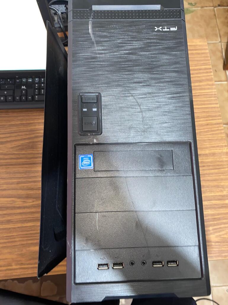 CPU incautada del poder del detenido por agentes de la Comisaría Décima de Mariano Roque Alonso.