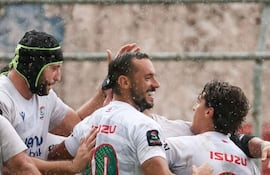 Festejo parcial de Yacaré, que al final cayó contra Cobras.