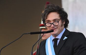 Presidente argentino Javier Milei. El Ejecutivo argentino reducirá desde la próxima semana el denominado ‘Impuesto PAÍS’, que se aplica, entre otros, a las importaciones y los derechos de exportación de productos no agropecuarios y que, espera, repercuta de manera positiva en el próximo Índice de Precios al Consumidor (IPC).