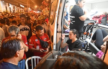 Desorganización, calor y aglomeraciones dejaron varios desmayados durante la llegada del Día de la Virgen.