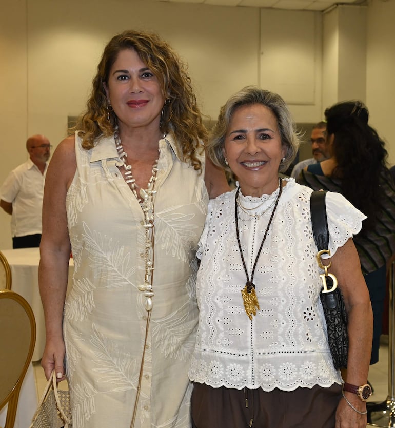 María Eugenia Cardona y Anita Fis.