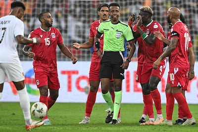 Omar Abdulkadir Artan tendrá el privilegio de dirigir la definición de la Supercopa de Europa entre París Saint-Germain y Aston Vila en Salzburgo (Austria), el miércoles 12 de agosto.