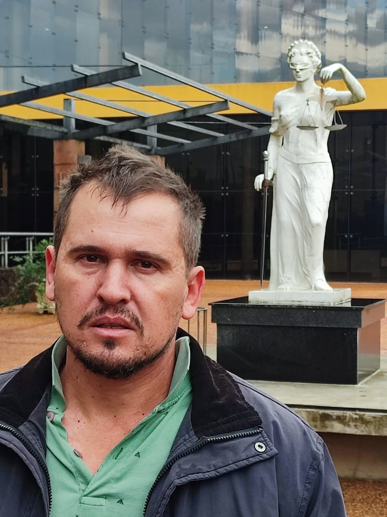 Carlos Sinchuk, denunció haber sido agredido salvajemente por Sergio Kosar, en el año 2021.