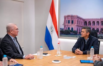 El fiscal general Emiliano Rolón se reunió ayer con el presidente Santiago Peña en Mburuvichá Róga.