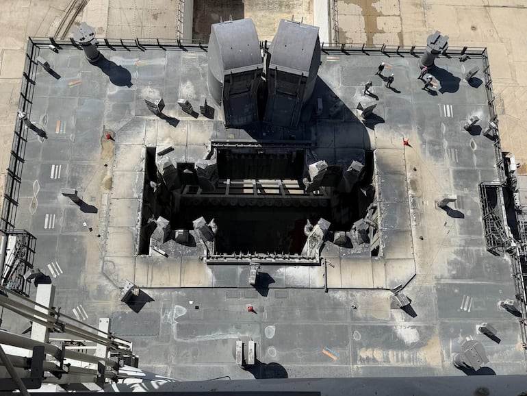 Fotografía tomada de la cuenta oficial en X del administrador de la NASA, Jared Isaacman (@NASAAdmin), que muestra el estado de la plataforma de lanzamiento este jueves, después del despegue de la misión Artemis II en Cabo Cañaveral (Estados Unidos). 