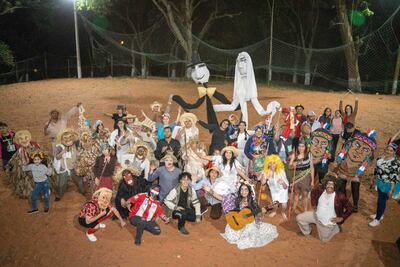 Jóvenes y adultos de varias comunidades demuestran su talento en el centro de Atyrá.